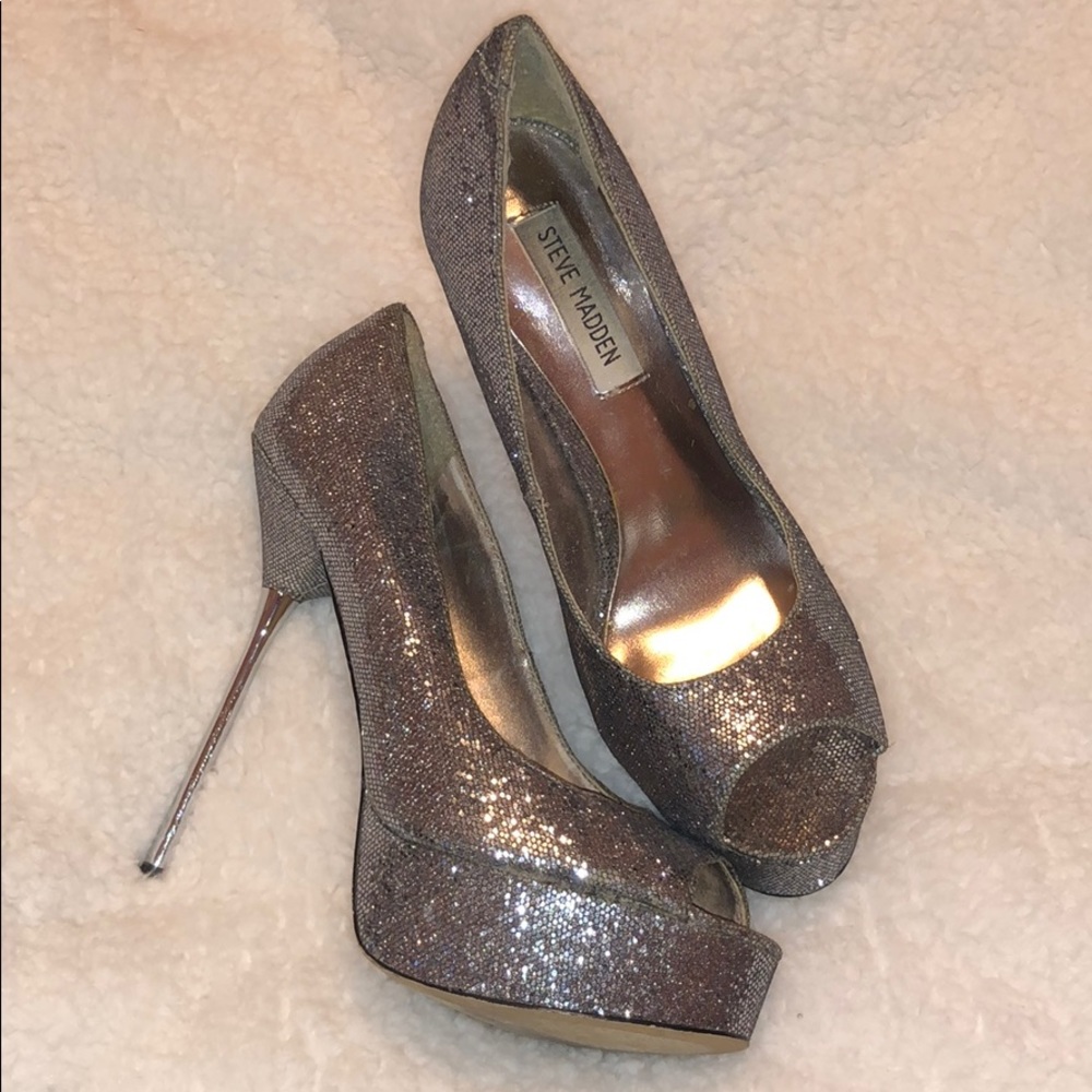 Steve Madden Sparkly Silver Pumps